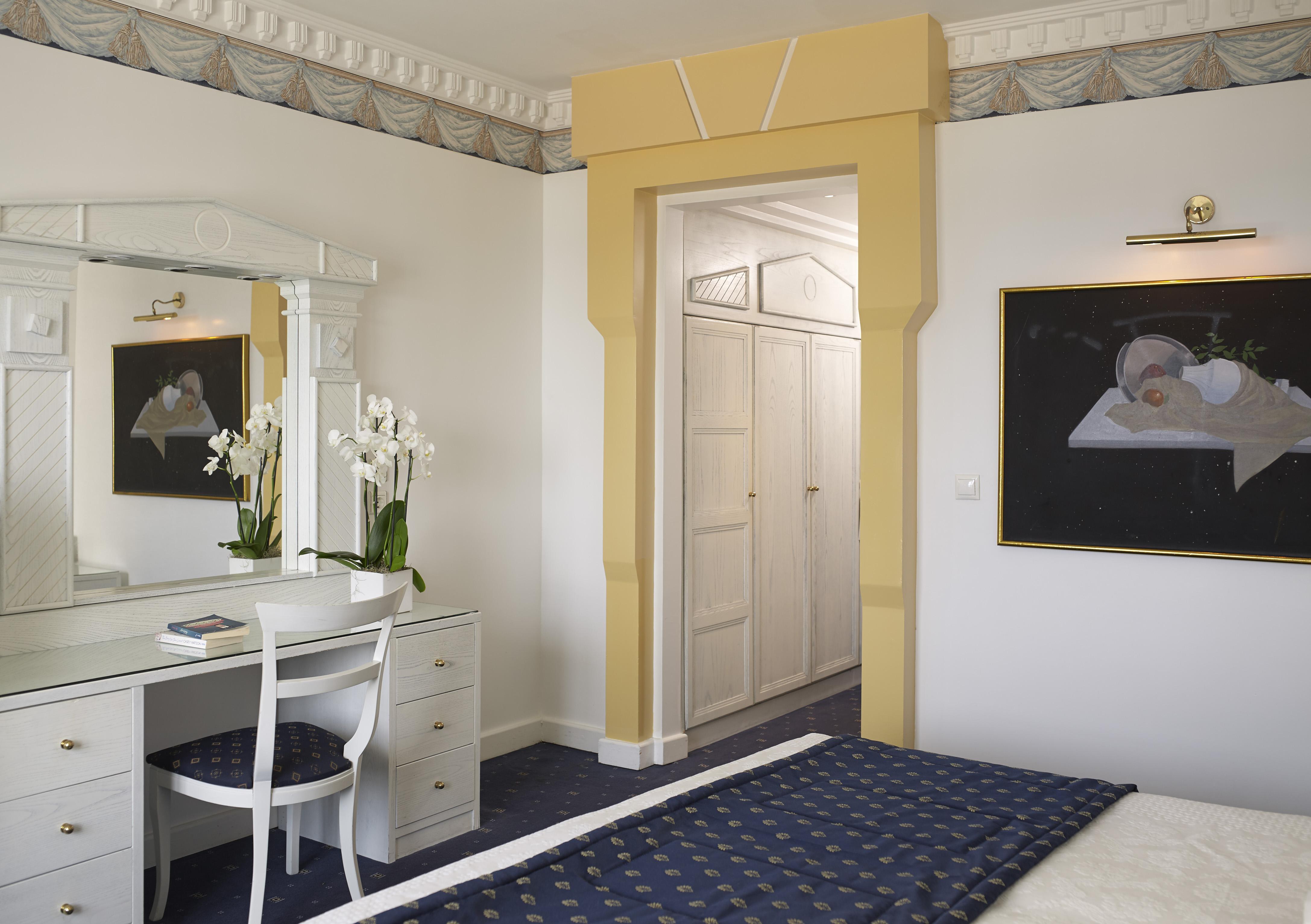 Mitsis Grand Hotel Rhodes City Luaran gambar A room at the Hotel de l'Europe
