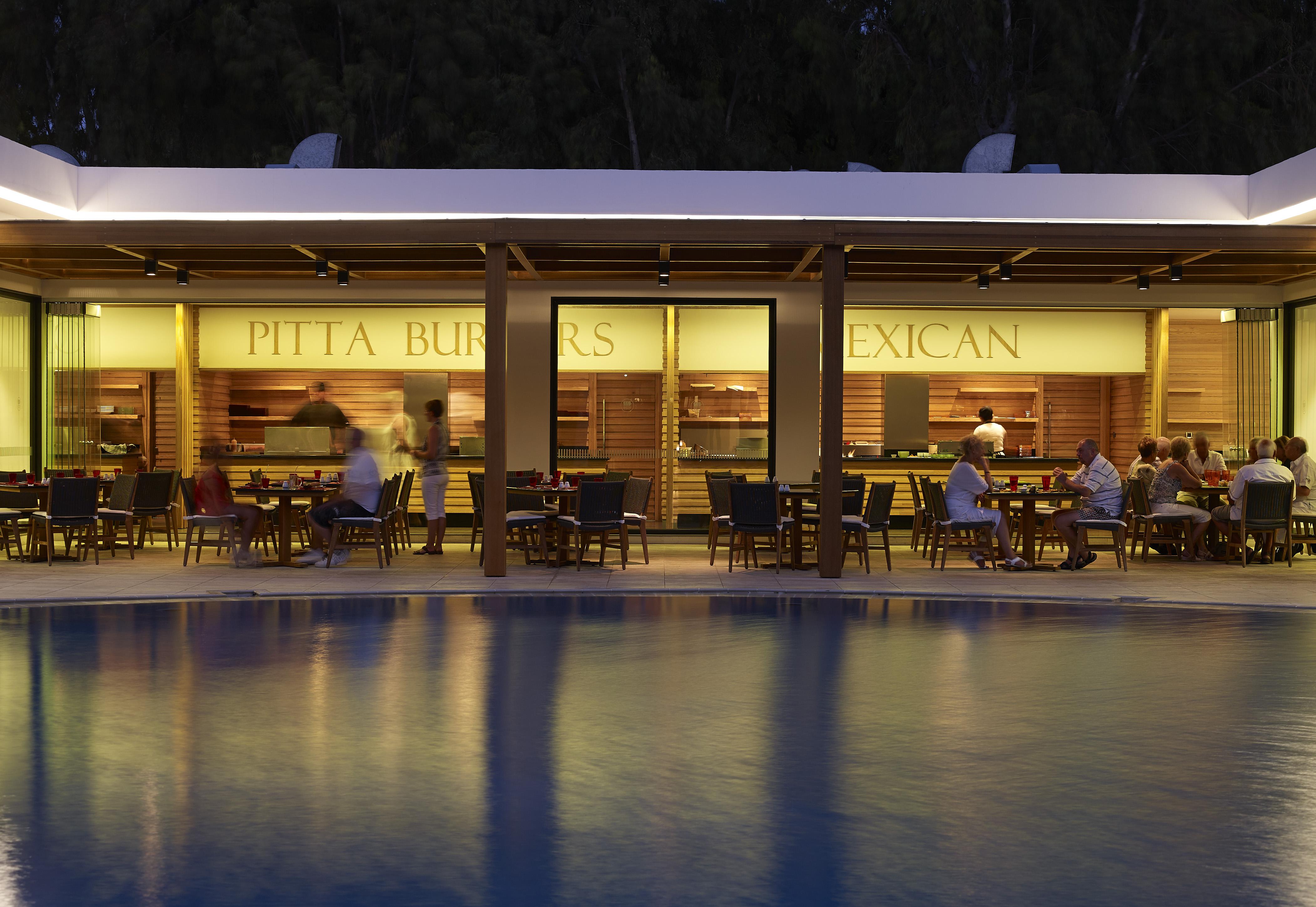 Mitsis Grand Hotel Rhodes City Luaran gambar The restaurants at the pool