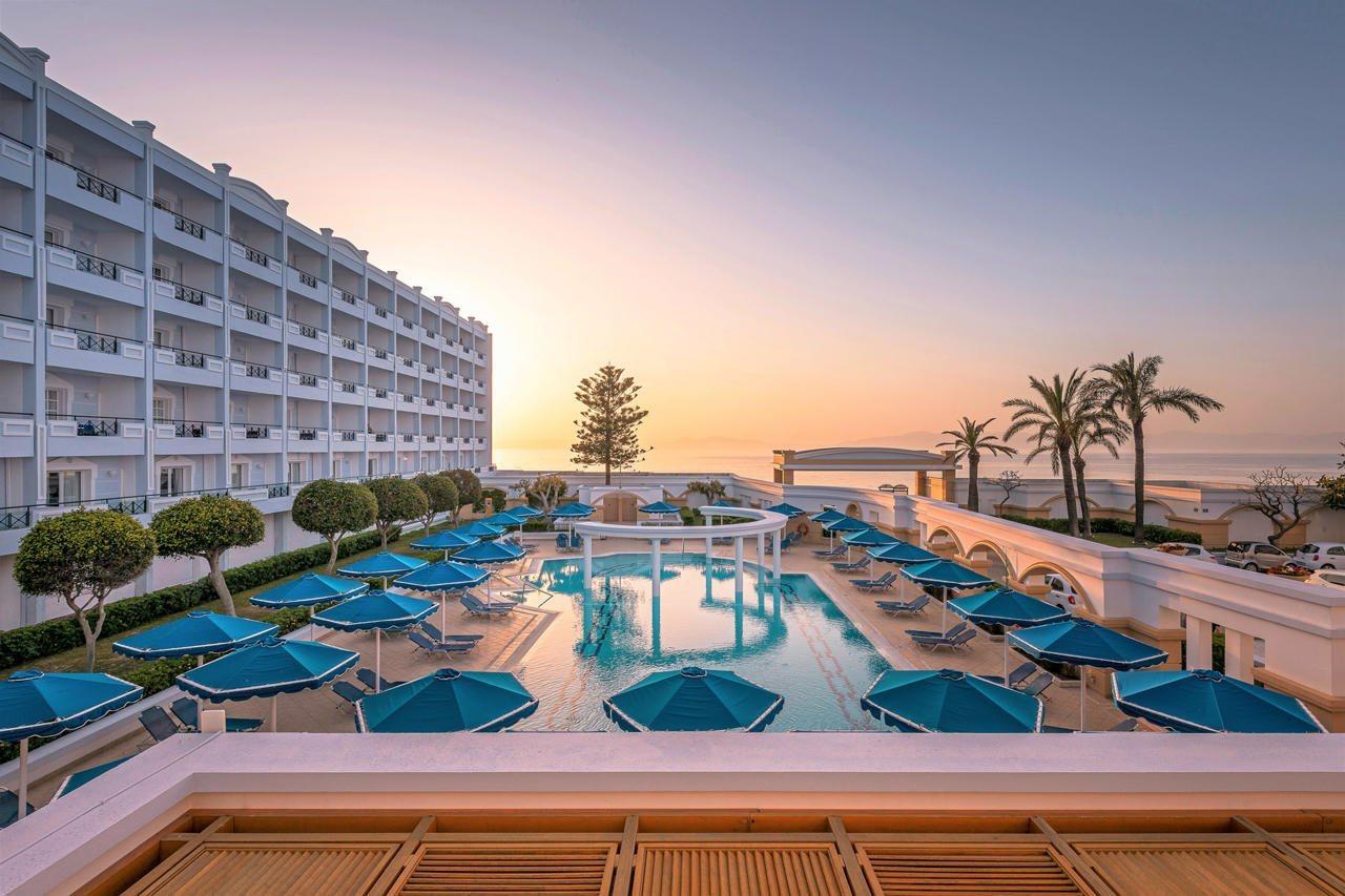 Mitsis Grand Hotel Rhodes City Luaran gambar Sunrise at the hotel