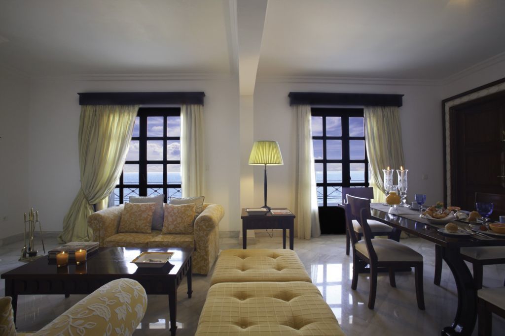 Mitsis Grand Hotel Rhodes City Luaran gambar A suite at the hotel